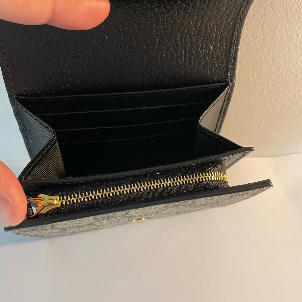 Authentic Gucci Wallet - Picture 5 of 8